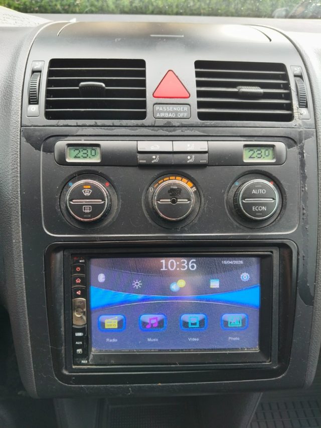 VOLKSWAGEN Touran usata, con Controllo automatico clima