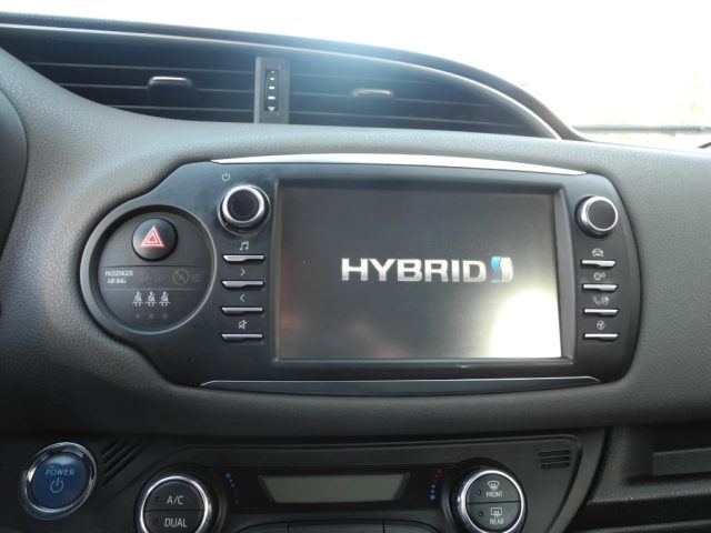 TOYOTA Yaris usata, con Volante multifunzione
