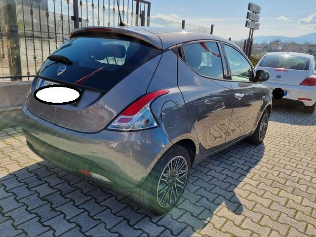LANCIA Ypsilon usata, con Fendinebbia