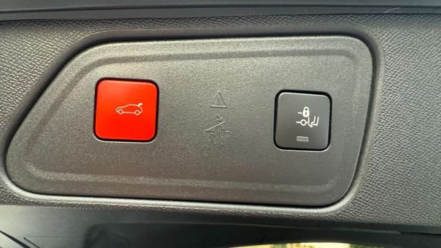 PEUGEOT 3008 usata, con USB