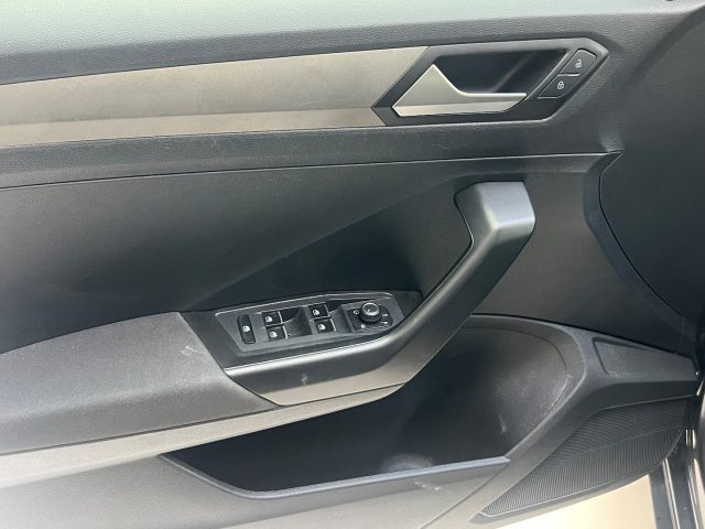 VOLKSWAGEN T-Roc usata, con Fendinebbia