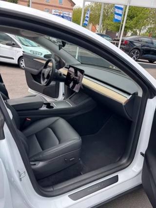 TESLA Model Y usata, con Park Distance Control