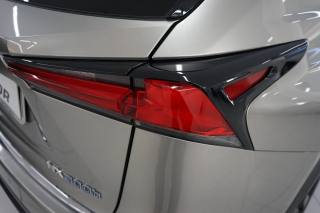 LEXUS NX 300h usata, con Sensore di luce
