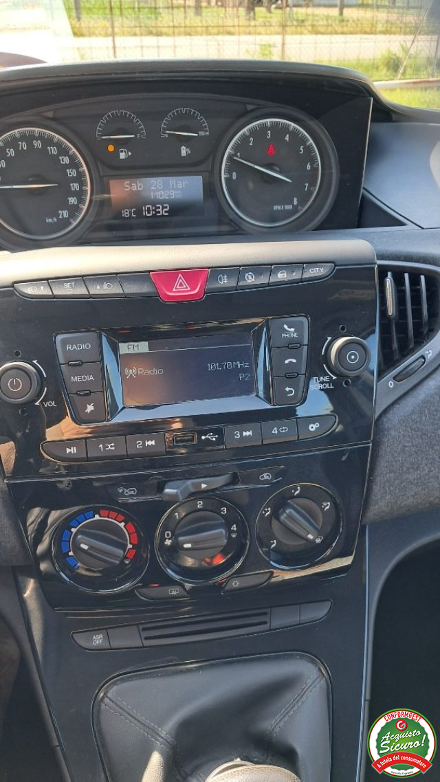 LANCIA Ypsilon usata, con Autoradio