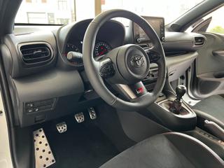 TOYOTA Yaris usata, con Bracciolo