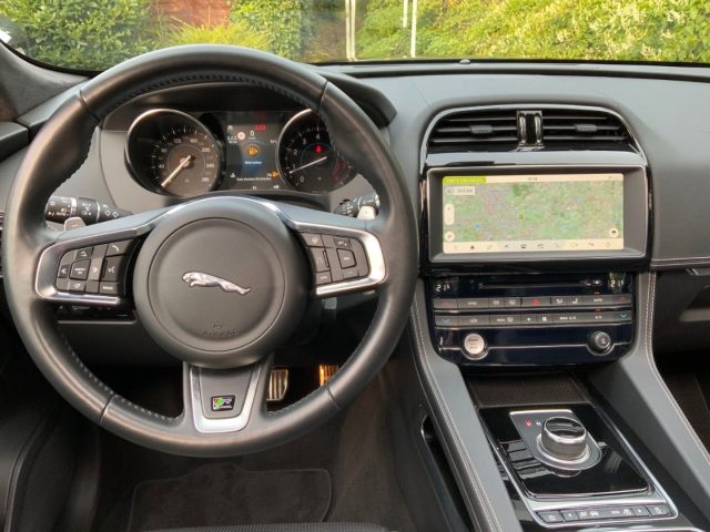 JAGUAR F-Pace usata, con Boardcomputer