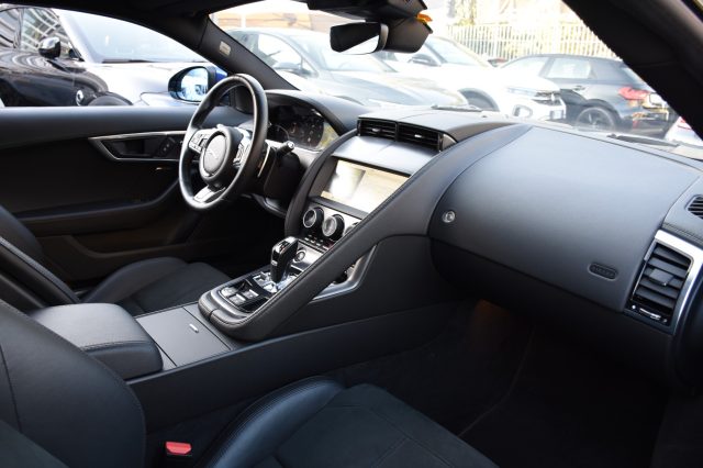 JAGUAR F-Type usata, con USB