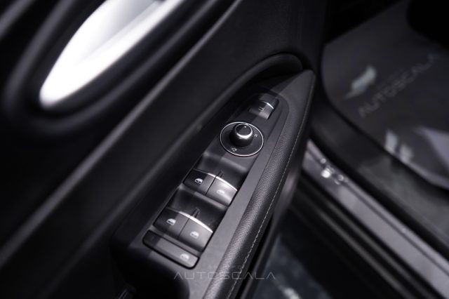 ALFA ROMEO Stelvio usata, con Controllo automatico clima