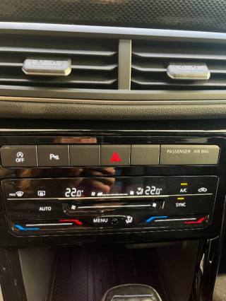 VOLKSWAGEN T-Cross usata, con USB