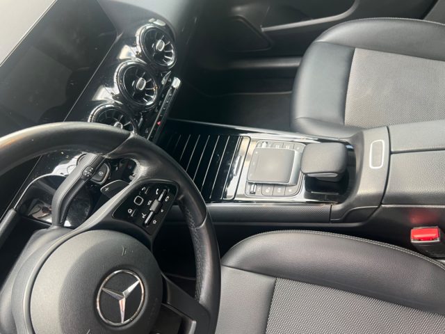 MERCEDES-BENZ GLA 180 usata, con Controllo automatico clima