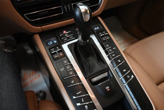 PORSCHE Macan usata 60