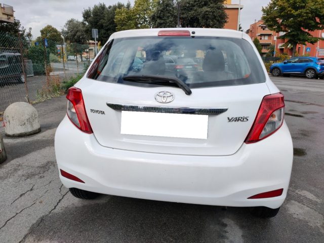 TOYOTA Yaris usata, con Autoradio