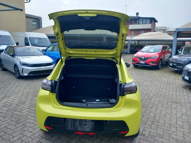 PEUGEOT 208 usata, con Telecamera per parcheggio assistito