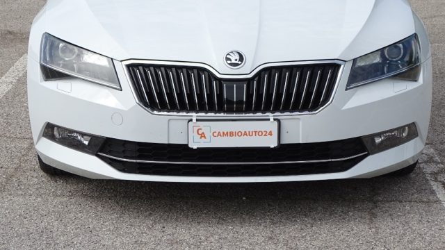 SKODA Superb usata, con Sensori di parcheggio posteriori