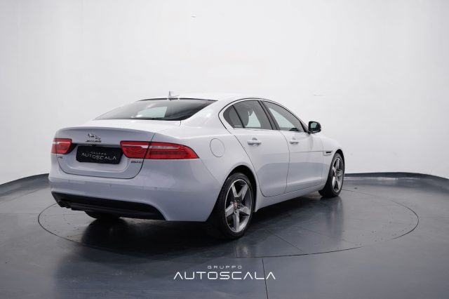 JAGUAR XE usata, con Autoradio