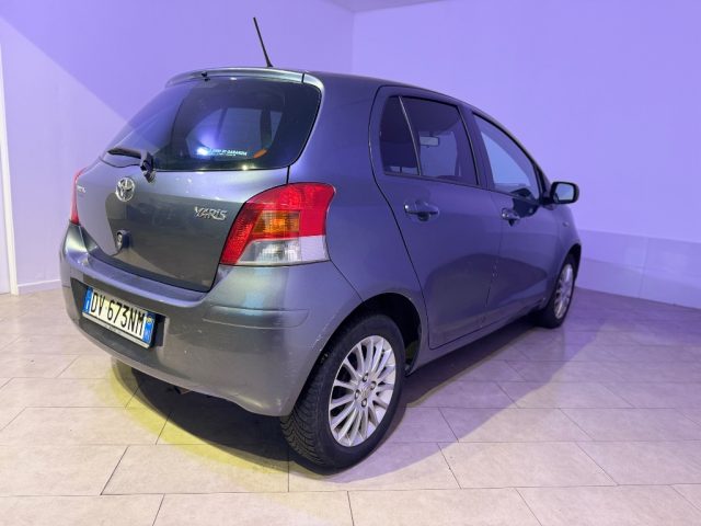 TOYOTA Yaris usata 10