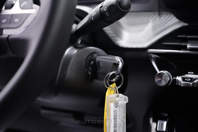 PEUGEOT 2008 usata, con Luci diurne LED