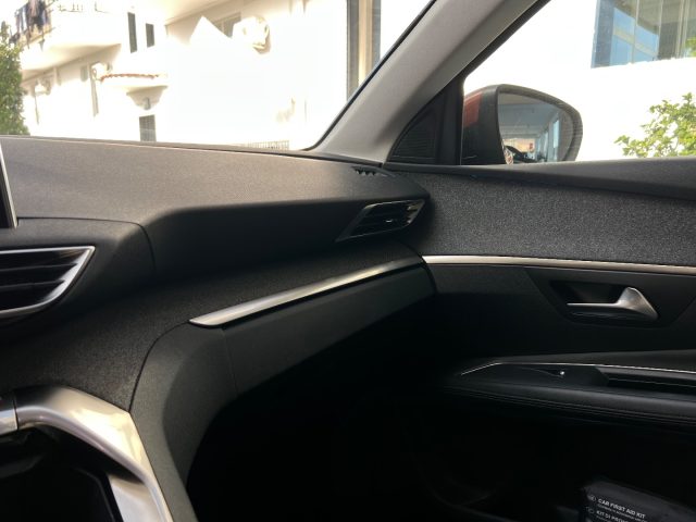 PEUGEOT 3008 usata, con Touch screen