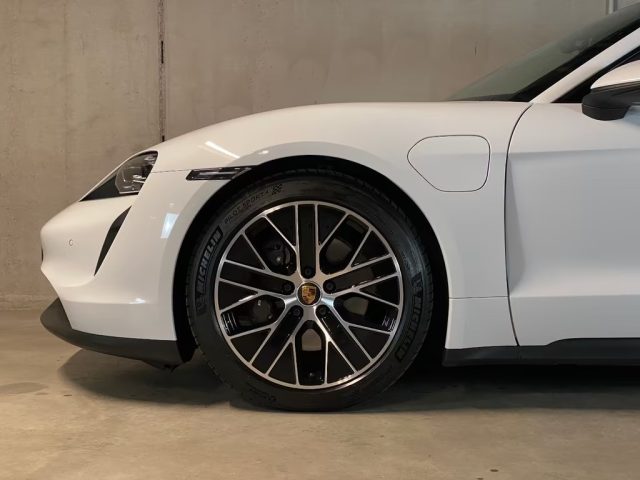 PORSCHE Taycan usata, con Autoradio