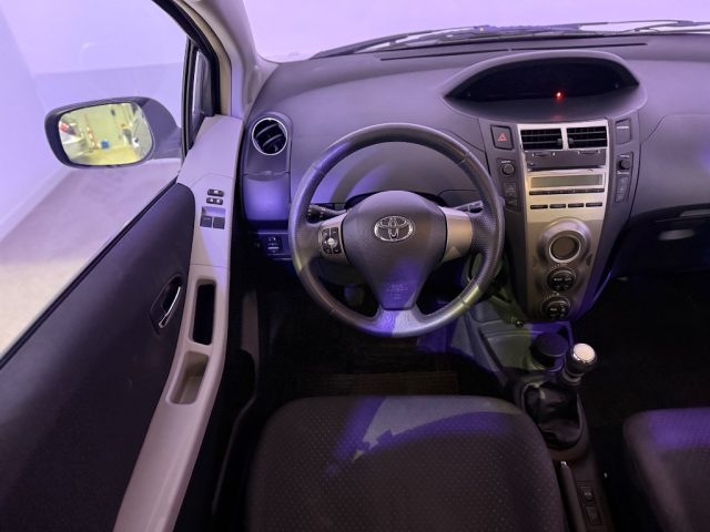TOYOTA Yaris usata 13