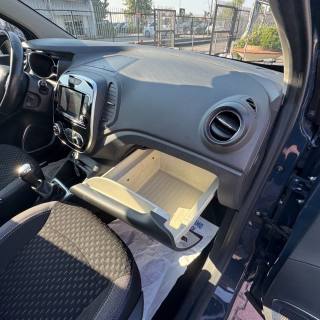 RENAULT Captur usata, con Volante in pelle