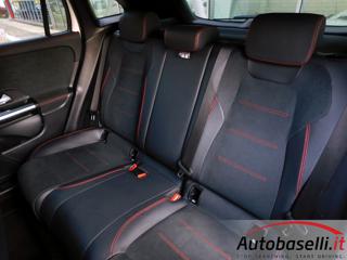 MERCEDES-BENZ GLA 180 usata, con Sistema di parcheggio automatico