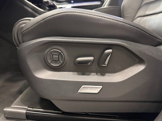 VOLKSWAGEN Touareg usata, con Luci diurne LED