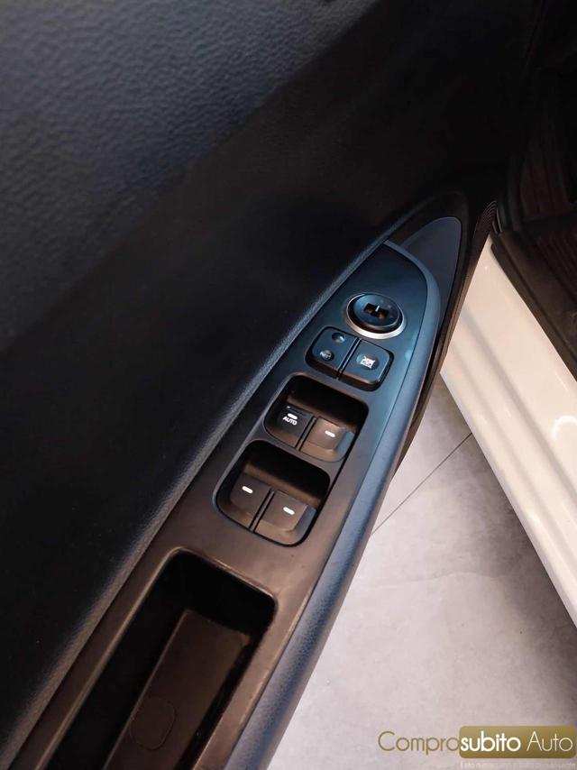 HYUNDAI i10 usata, con Specchietti laterali elettrici