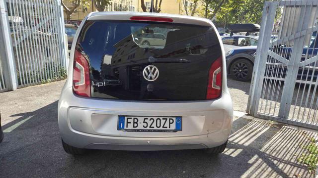 VOLKSWAGEN up! usata, con Autoradio