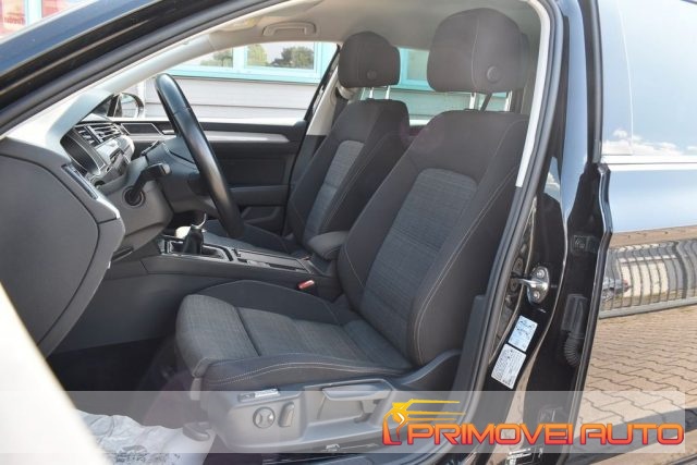VOLKSWAGEN Passat Variant usata, con Airbag laterali