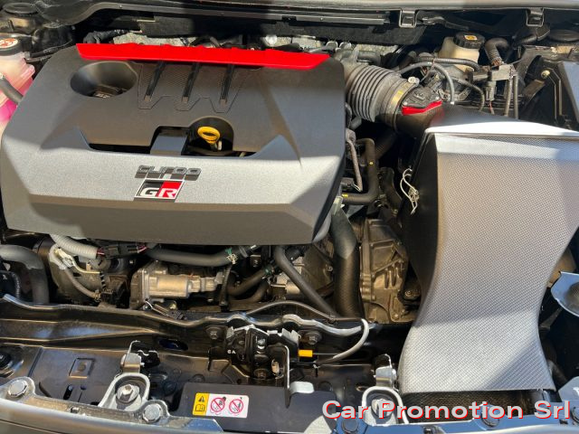 TOYOTA Yaris usata, con Fari LED