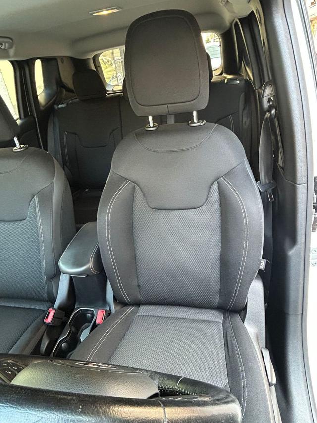 JEEP Renegade usata, con USB