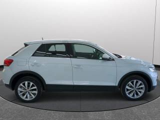 VOLKSWAGEN T-Roc usata, con Leve al volante