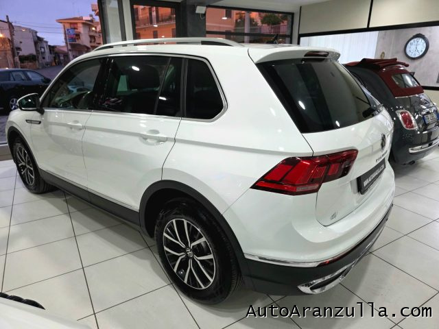 VOLKSWAGEN Tiguan usata, con Autoradio