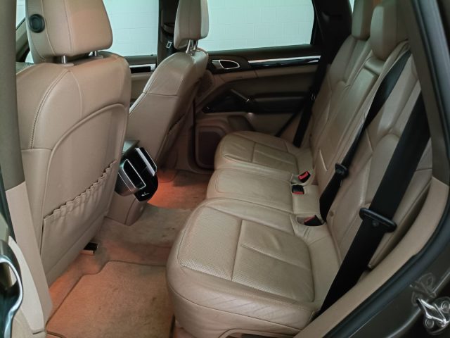 PORSCHE Cayenne usata, con Sedile posteriore sdoppiato