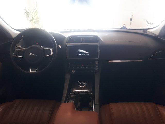 JAGUAR F-Pace usata, con Boardcomputer