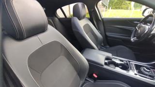 JAGUAR XE usata, con Sensori di parcheggio posteriori