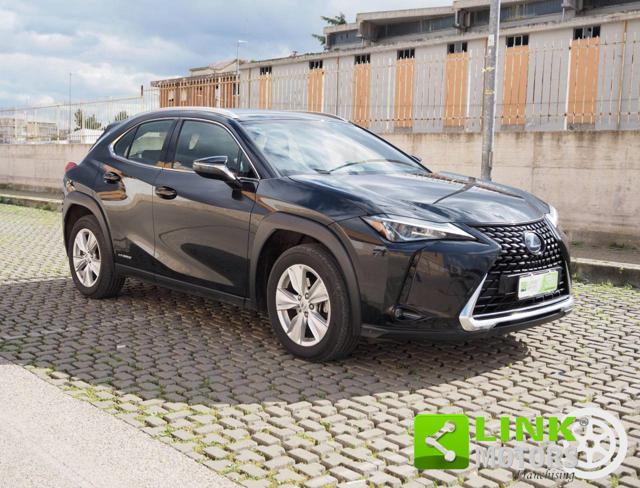 LEXUS UX 250h usata, con Cerchi in lega