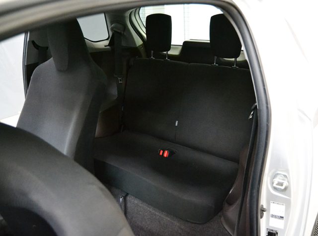 TOYOTA iQ usata, con Airbag Passeggero