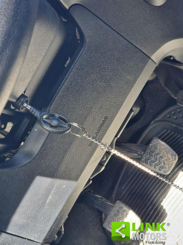 TOYOTA Yaris usata 18
