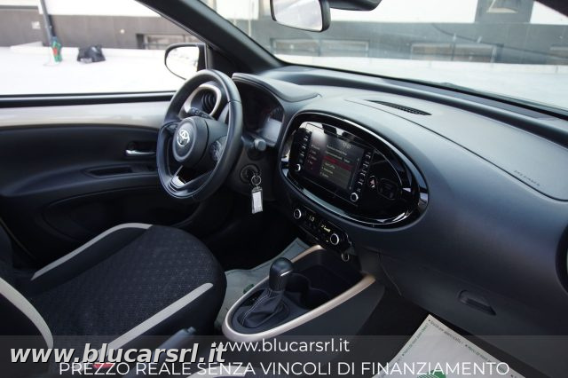 TOYOTA Aygo X usata 11