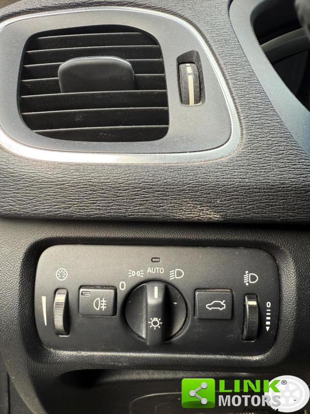 VOLVO V40 Cross Country usata, con Airbag