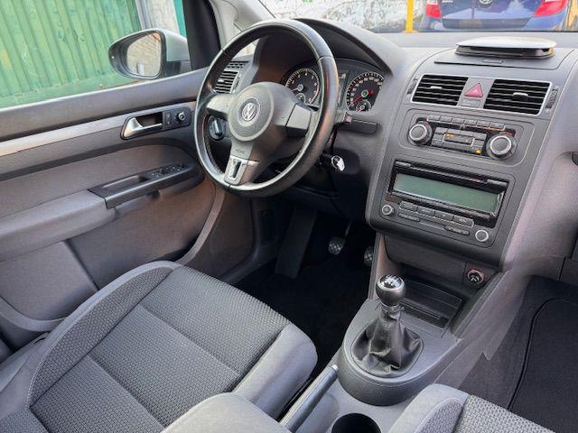 VOLKSWAGEN Touran usata, con Autoradio