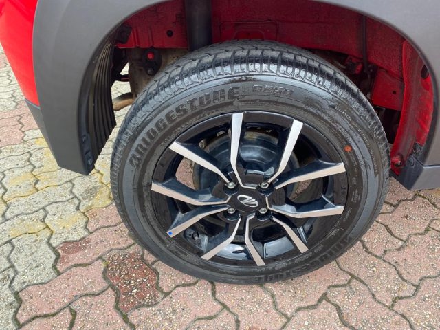 MAHINDRA KUV100 usata, con Autoradio