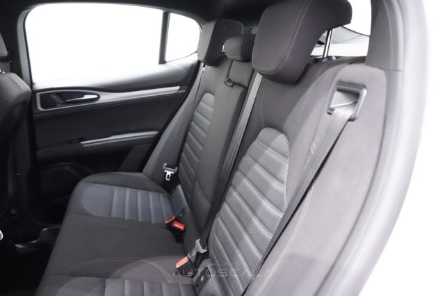 ALFA ROMEO Stelvio usata, con Autoradio digitale
