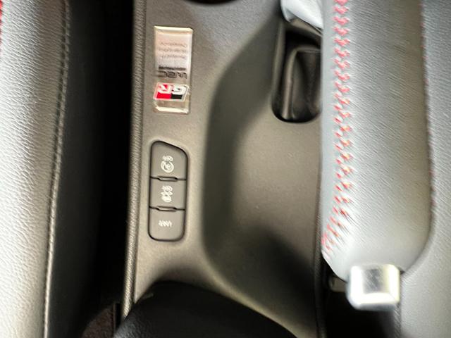 TOYOTA Yaris usata, con Fari LED