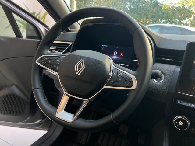 RENAULT Clio usata, con Autoradio digitale