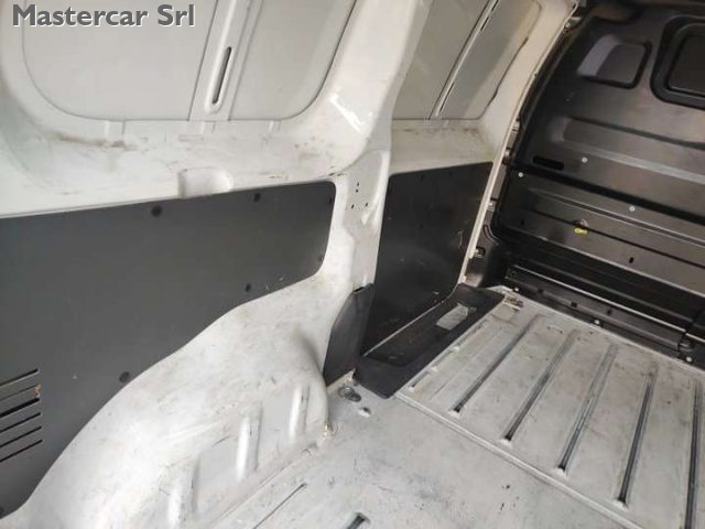 PEUGEOT Expert usata, con USB