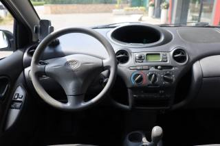 TOYOTA Yaris usata 21