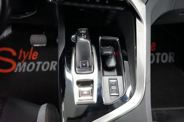PEUGEOT 3008 usata, con Sistema di navigazione